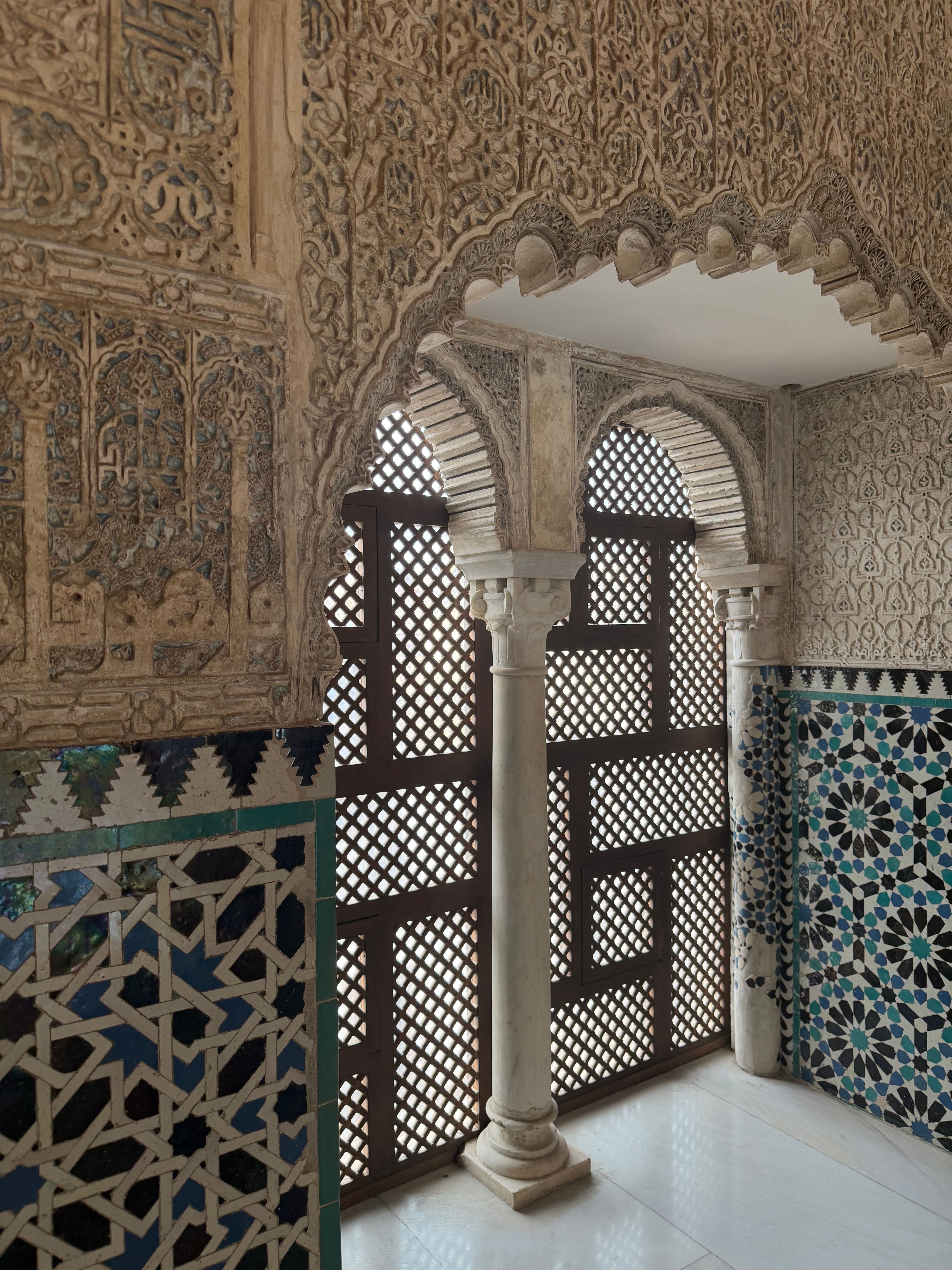 Intricate Moorish Architecture with Tile Patterns · Free Stock Photo