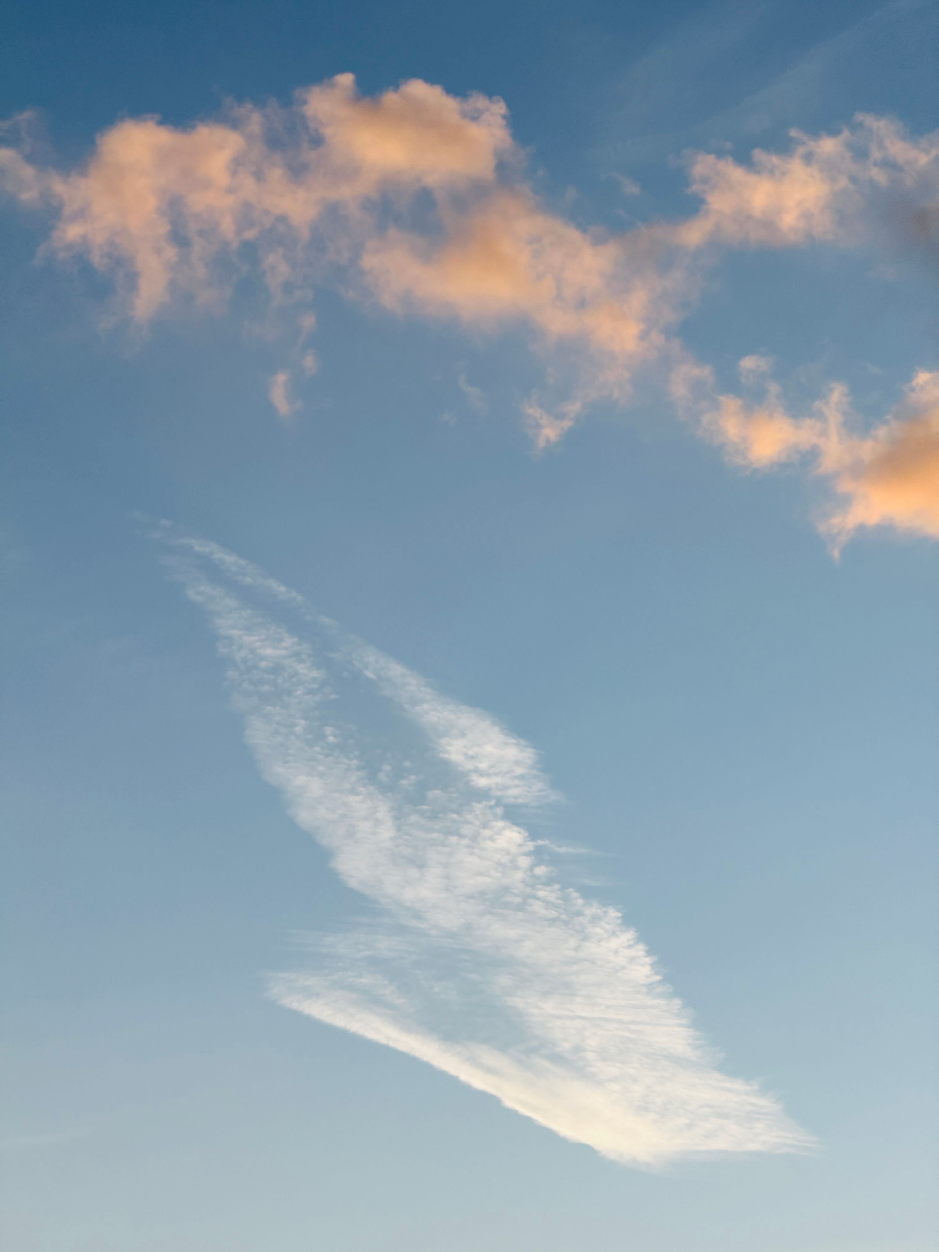 Tranquil Sky with Soft Clouds at Dusk · Free Stock Photo