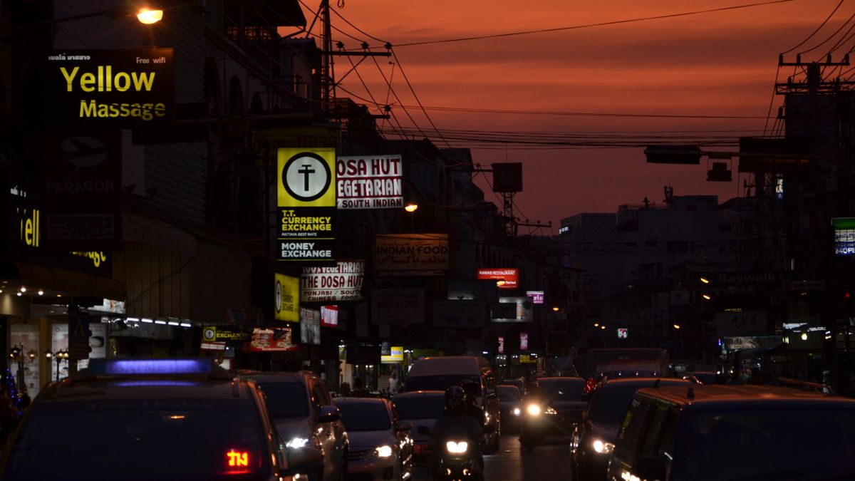 ในพัทยา มีชายถูกจับกุมที่ขับรถเมื่อไม่สบายในขณะที่เกิดอุบัติเหตุ