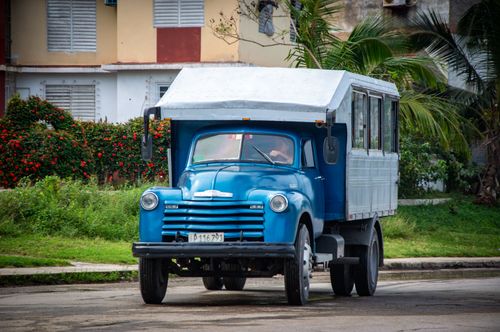 Free Classic blue vintage truck parked on a city street, showcasing retro design. Stock Photo