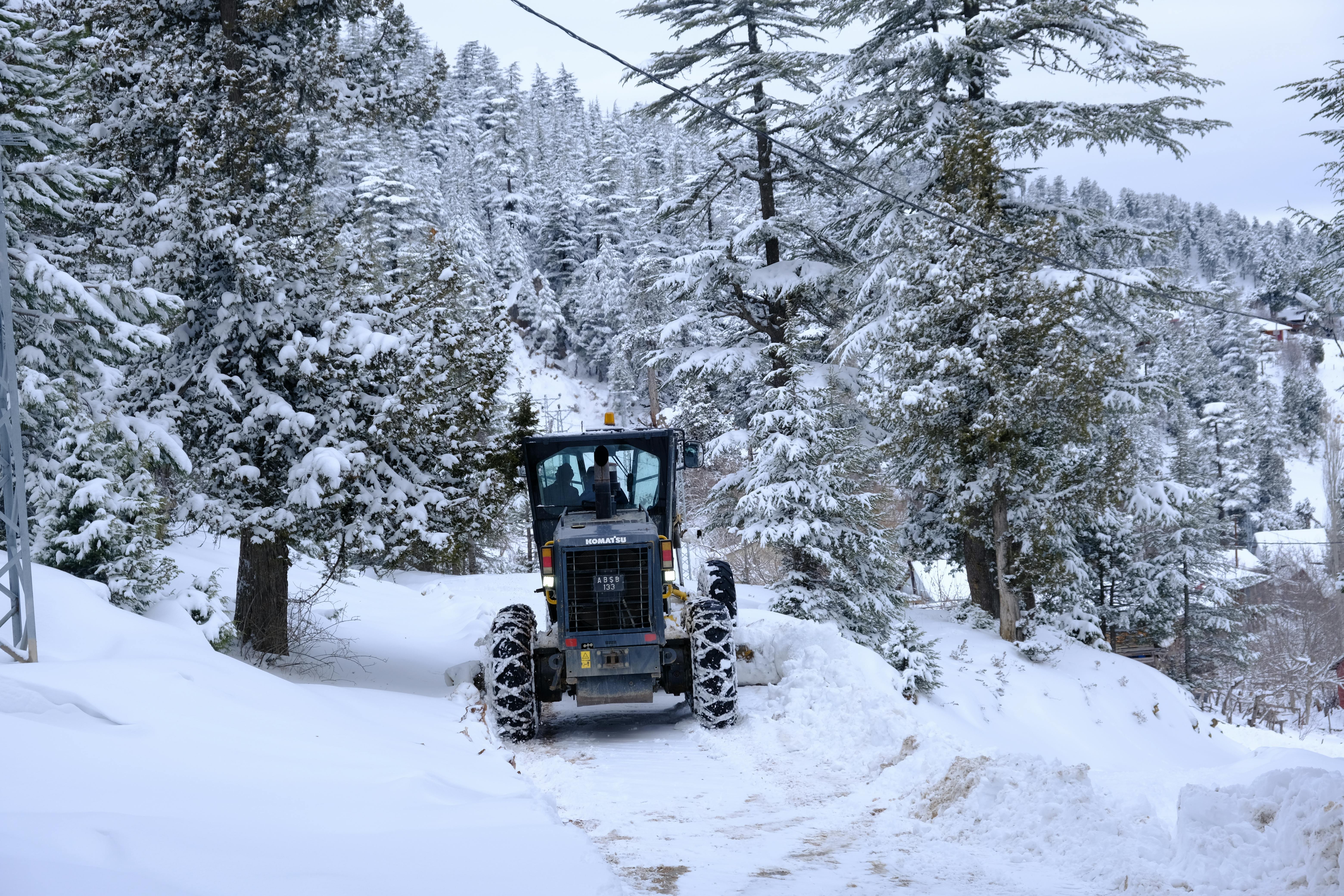 heavy snow warning which states — Photo by Enes Beydilli on Pexels
