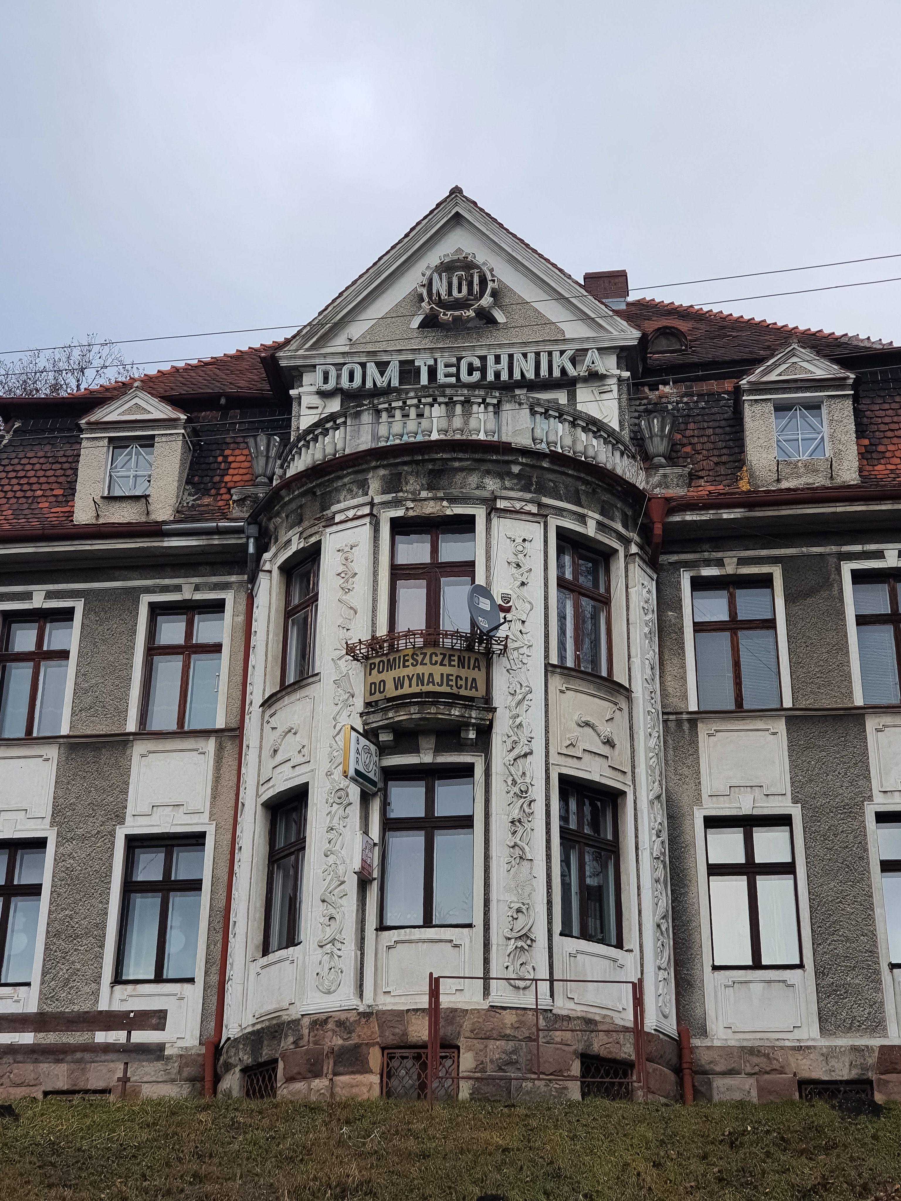 Facade of the Dom Technika, a historic building in Wałbrzych, Poland, showcasing architectural details.
