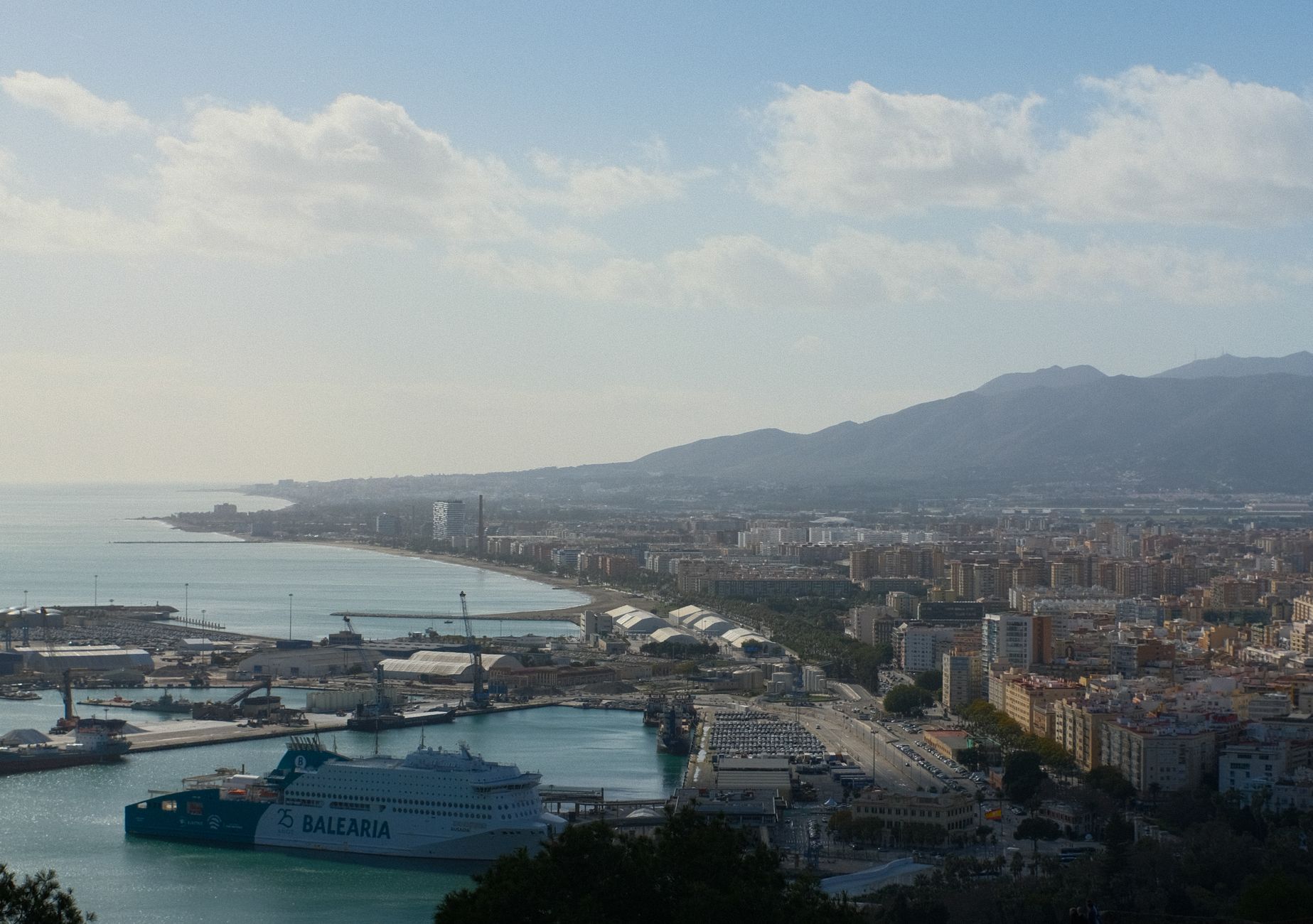 Marinehaven aan de Spaanse kust bij Cádiz, dichtbij de NAVO-basis in Rota.