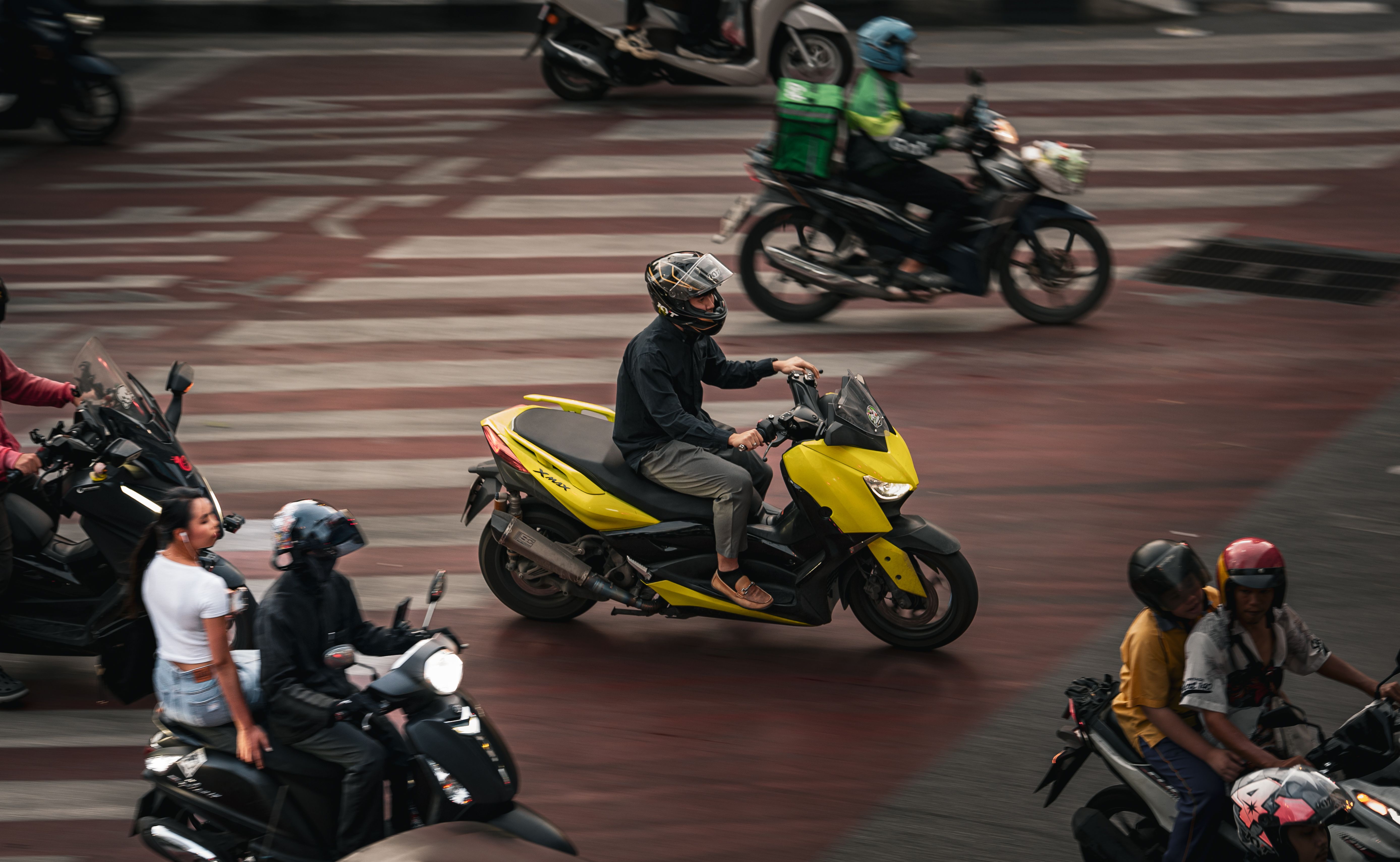 Ada Galian di Jakbar, Hanya Motor yang Bisa Melintas Arah Kemanggisan