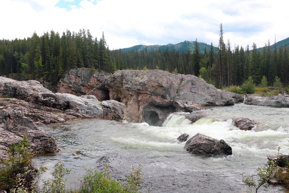 Rock Slide Shuts Down Highway 16 Between Jasper and B.C.