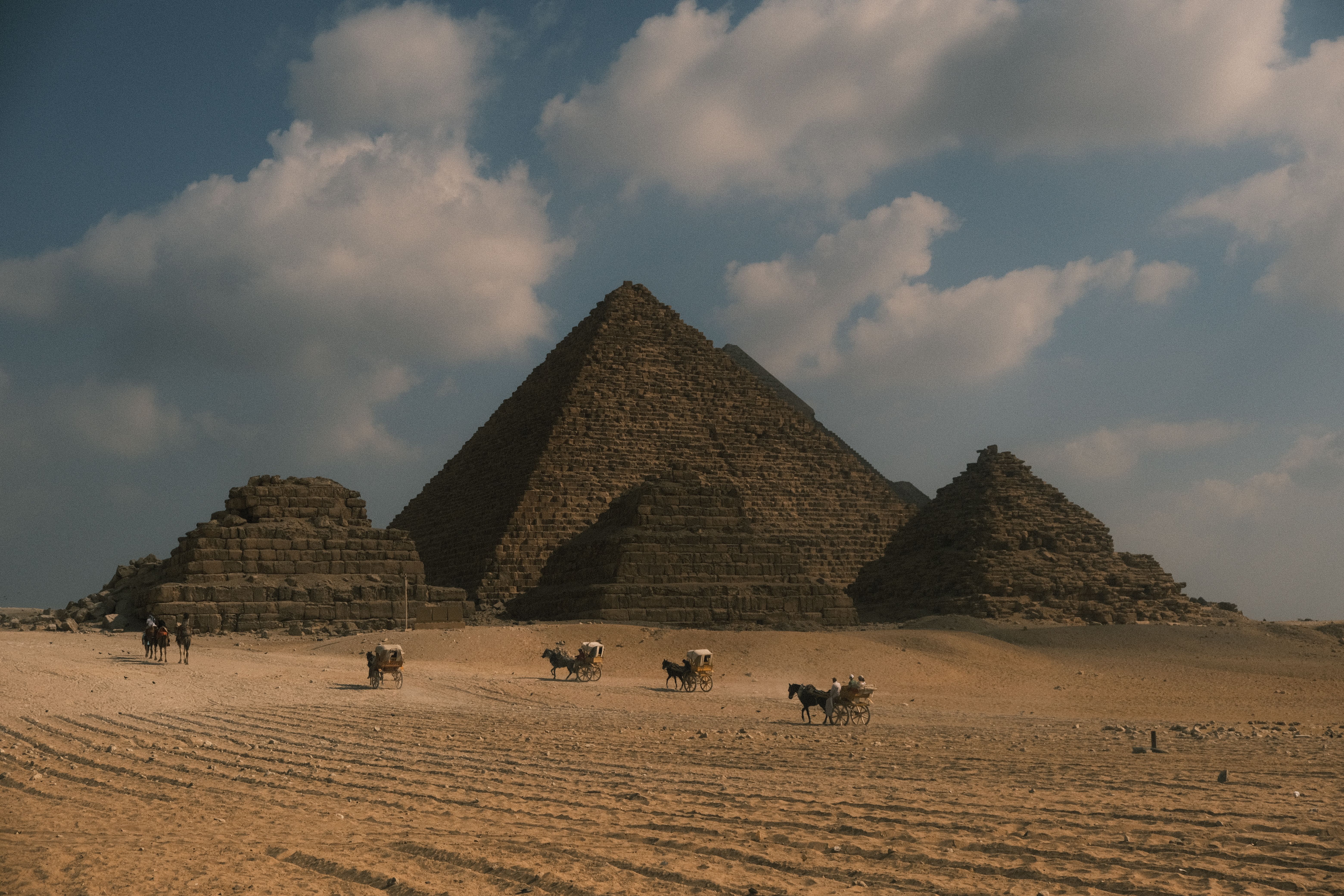Egyptian pyramids landscape — Curiosidades