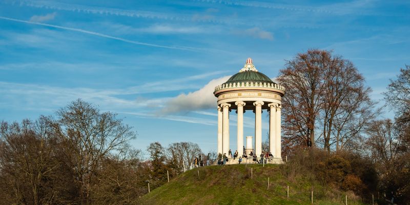 El templete Monopteros, en el Jardín Inglés de Múnich