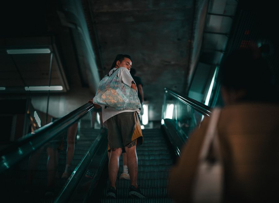The Bangkok Commuter’s Lifesaver: Why This Lightweight Crossbody Bag Beats My Old Laptop Backpack