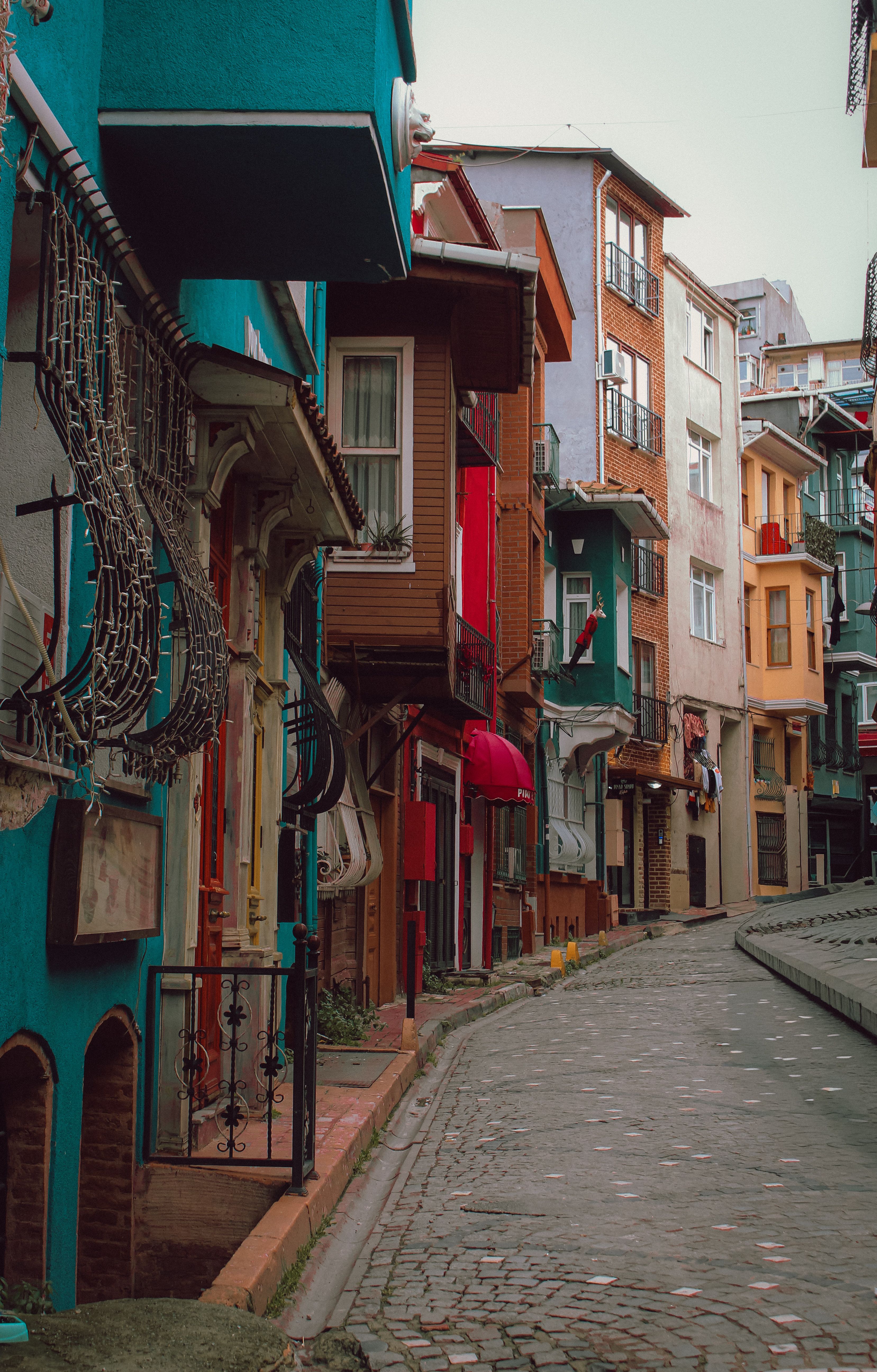 Colorful European Street with Vibrant Architecture · Free Stock Photo