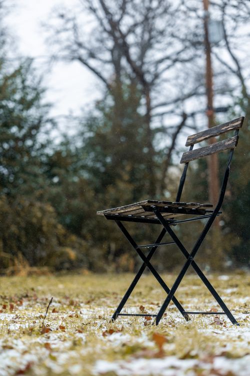Free Solitary chair in a snowy outdoor setting captures the melancholy of winter. Stock Photo