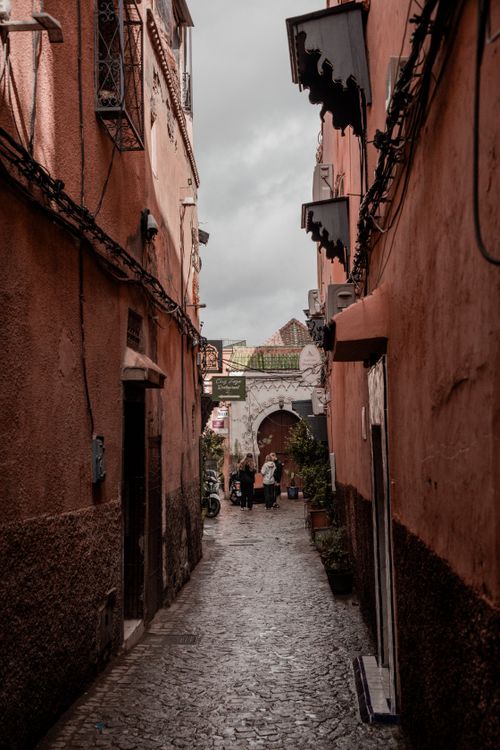Free Narrow alley in Marrakesh, showcasing traditional architecture and vibrant culture. Stock Photo