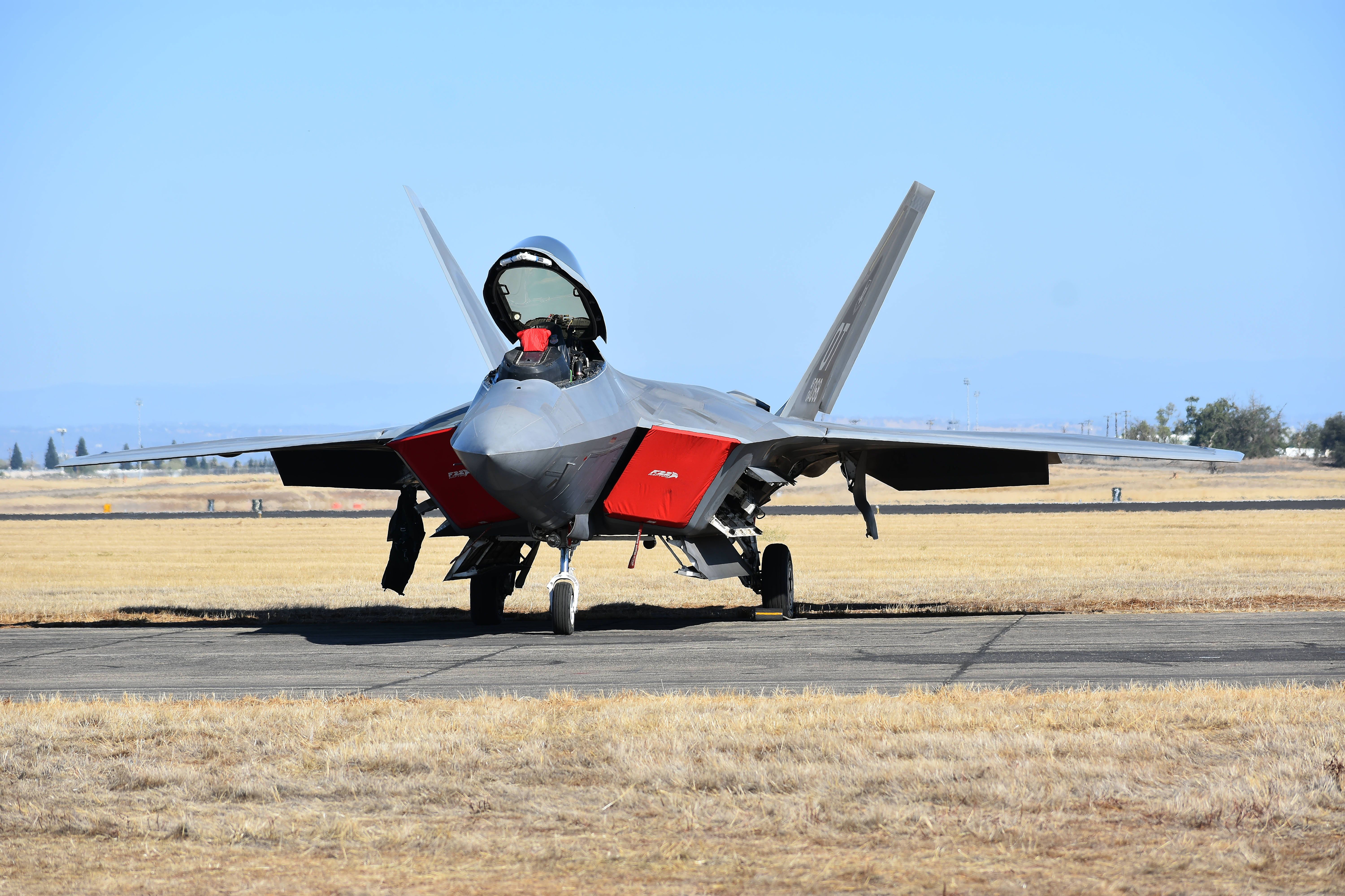 F-22 Raptor Jet Fighter on Runway · Free Stock Photo
