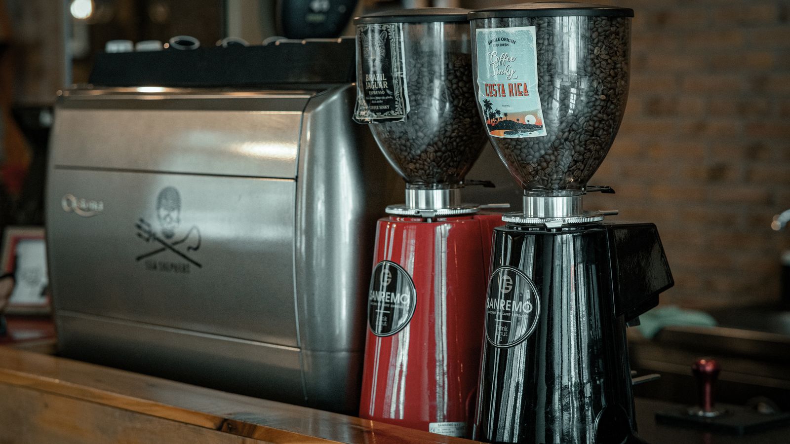 Hardshell coffee grinder range — conical burr, 64mm flat burr and portable rechargeable grinders in full stainless steel, built to pair with espresso machines