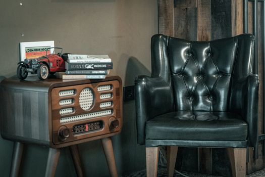 Retro room ideas: How to achieve the vintage look at home image