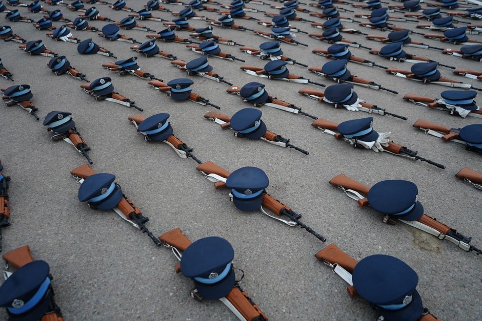 Parchetul General Desfășoară Percheziții pentru Deținere Ilegală de Arme Militare - Zeci de Suspecți Investigați