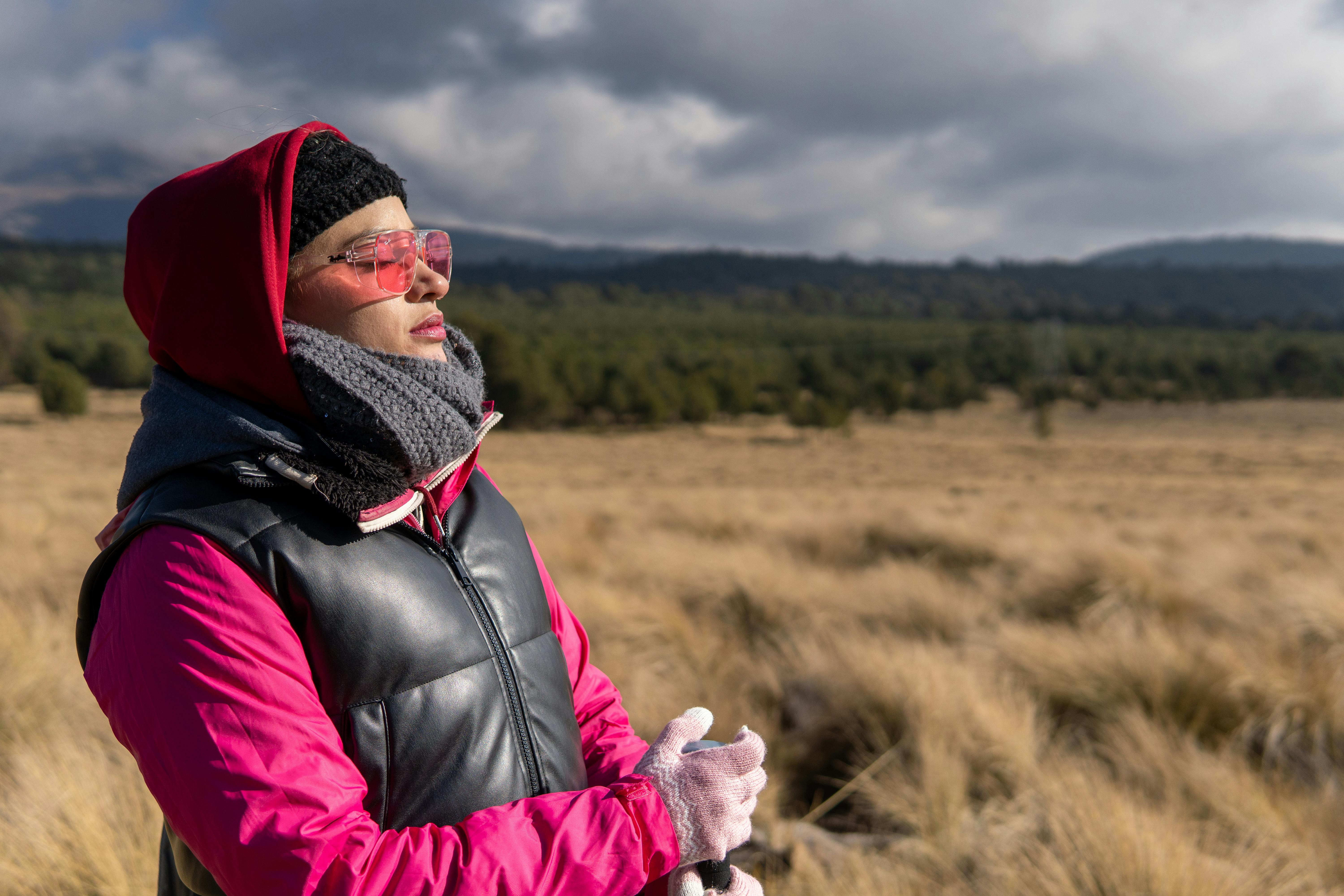 Enjoy a winter hike in Puebla, Mexico with scenic views and vibrant clothing. Perfect for outdoor adventure enthusiasts.