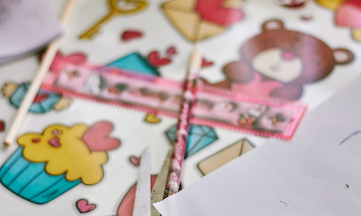 Kleurrijke knutselmaterialen voor creatieve activiteiten