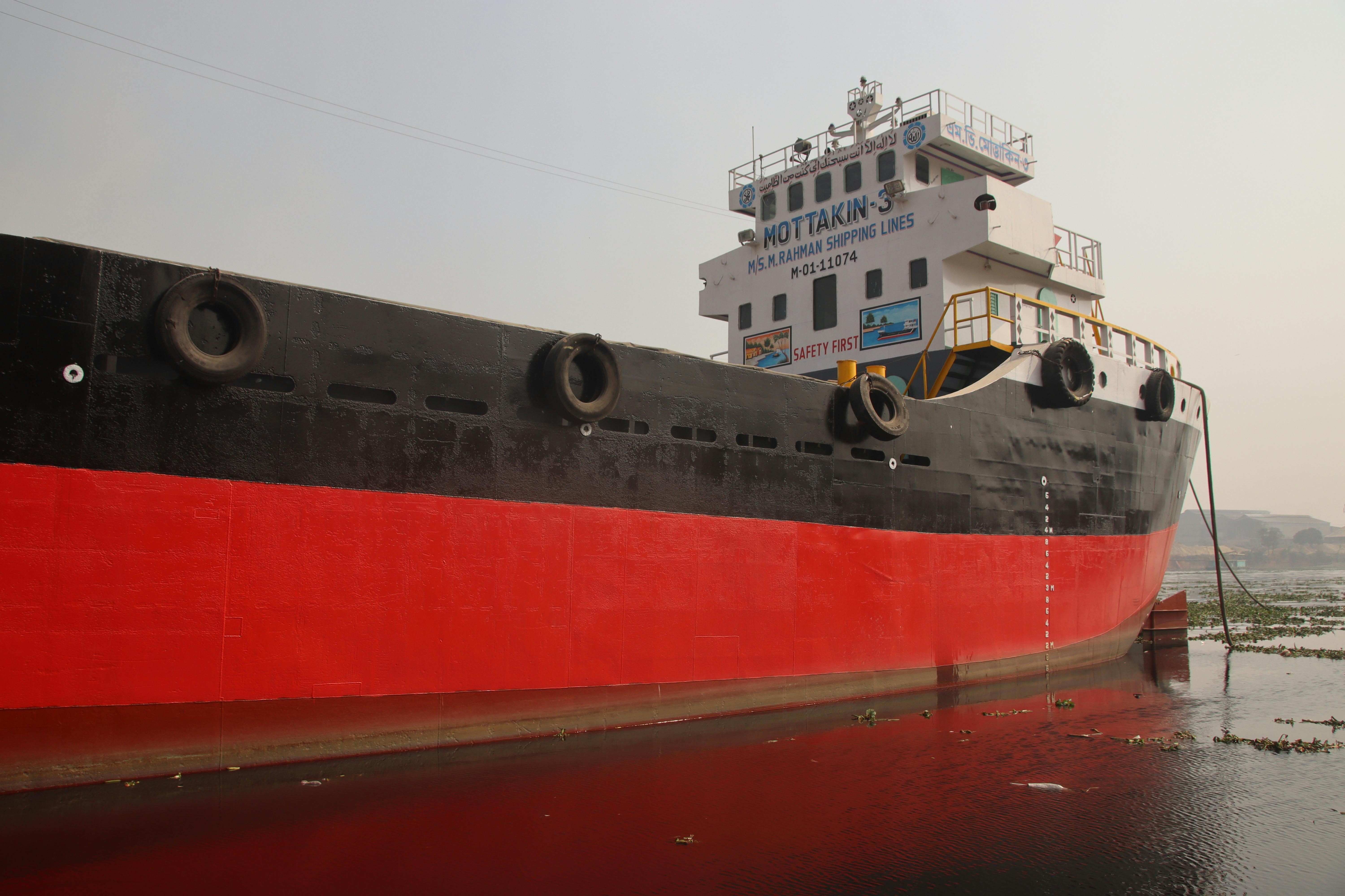 財經：荷姆茲海峽封鎖導致LNG運費飆漲40%，海事保險影響更深遠