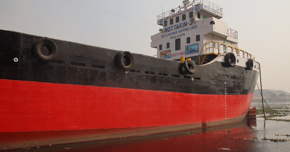 財經:荷姆茲海峽封鎖導致LNG運費飆漲40%,海事保險影響更深遠