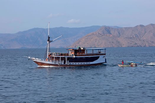 Phinisi liveaboard charter (3 days) — Komodo Islands