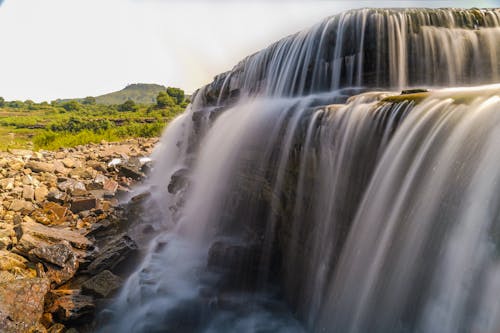 Photo Panoramique De La Cascade Pendant La Journée