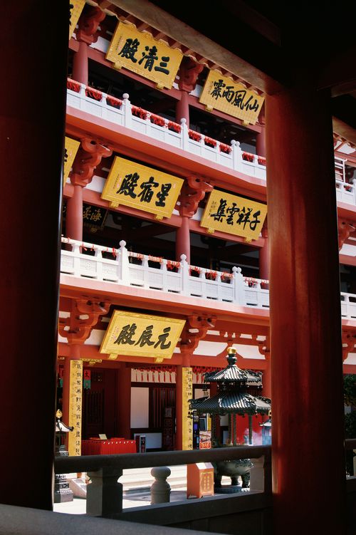 Free A vibrant view of a traditional Asian temple with ornate architecture and signs. Stock Photo