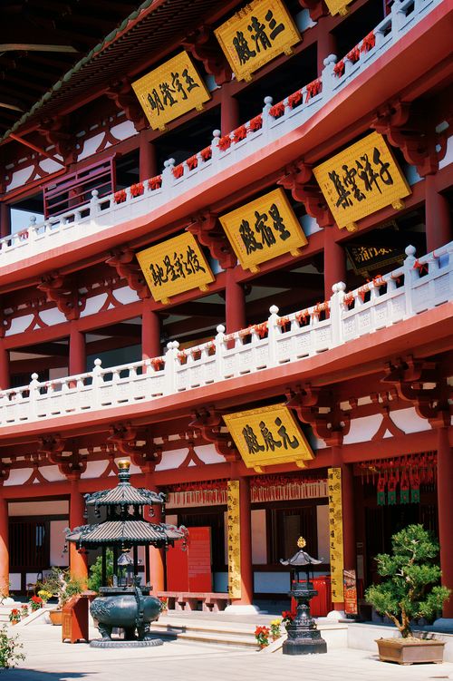 Free Exterior view of a traditional Chinese temple with intricate architecture and courtyard. Stock Photo