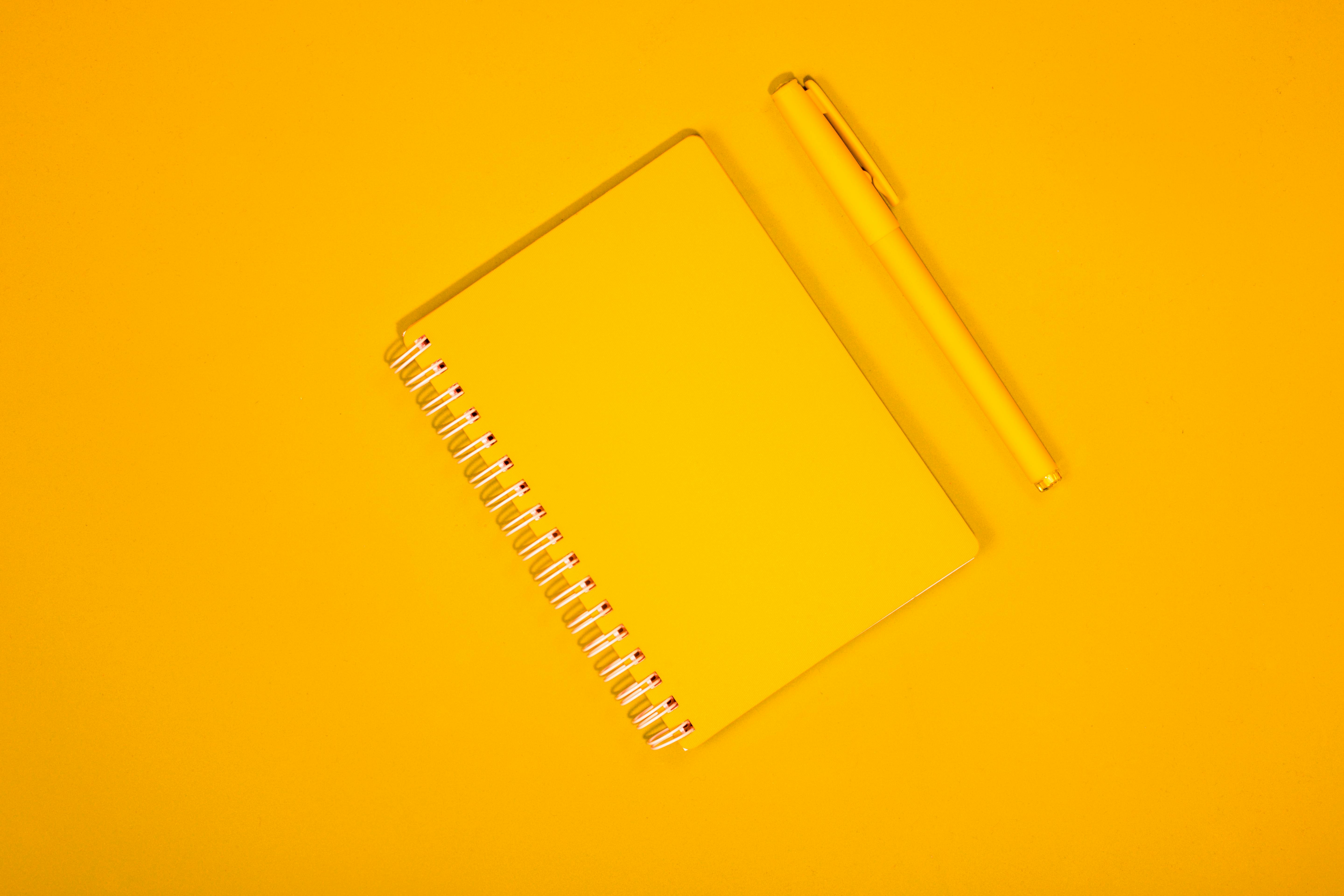 Kostnadsfria Kostnadsfri bild av anteckning, anteckningsbok, arbetsyta Stock foto