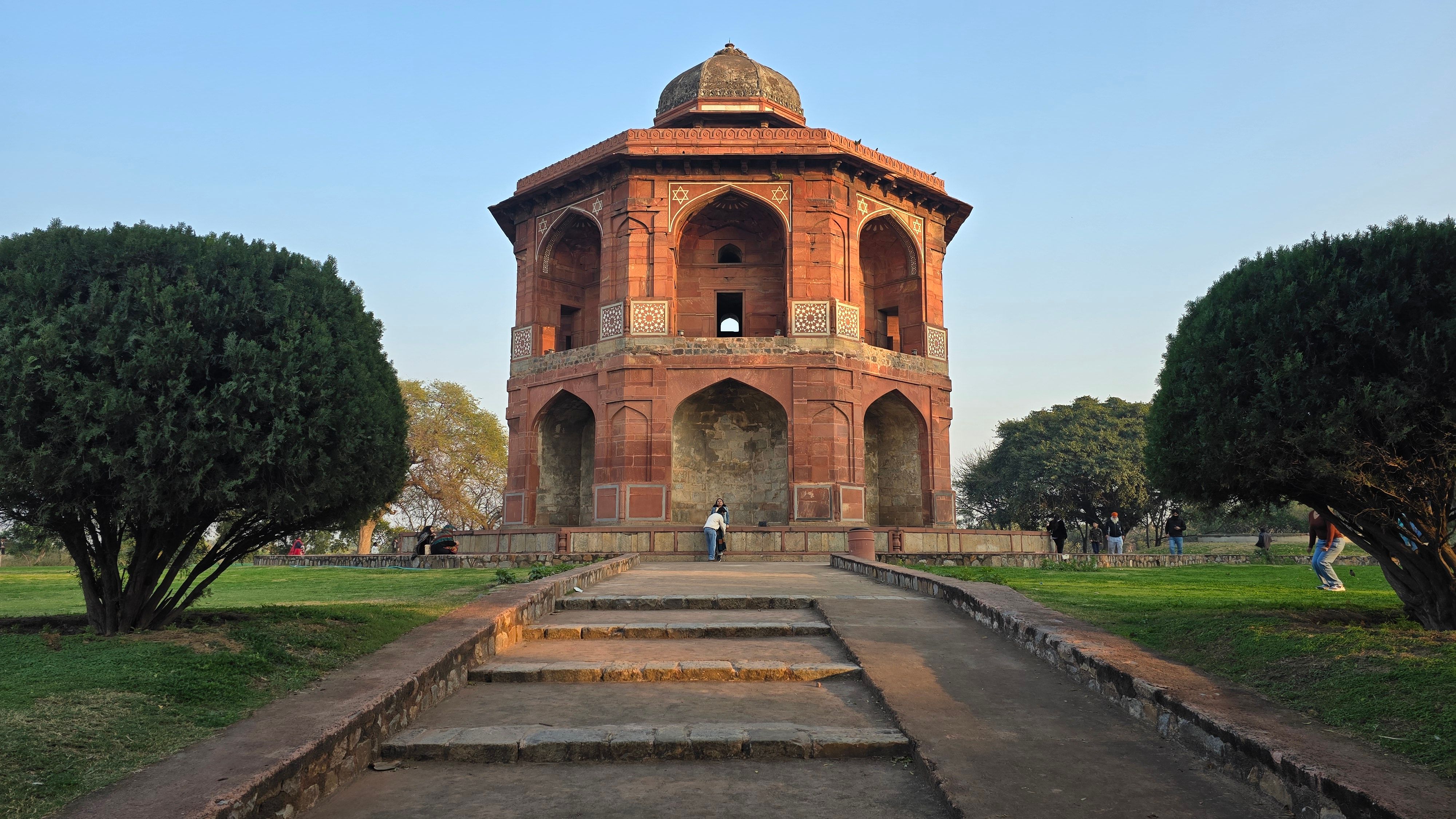 Octagonal Mughal Tomb in a Verdant Park Setting · Free Stock Photo