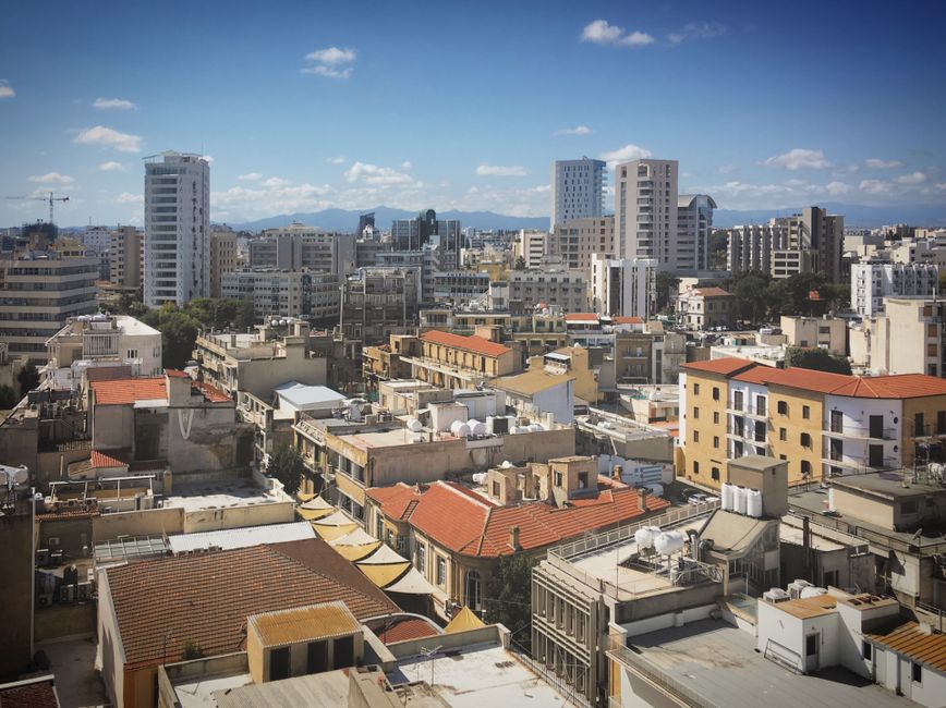 Nicosia - Luxury resort overlooking tropical waters