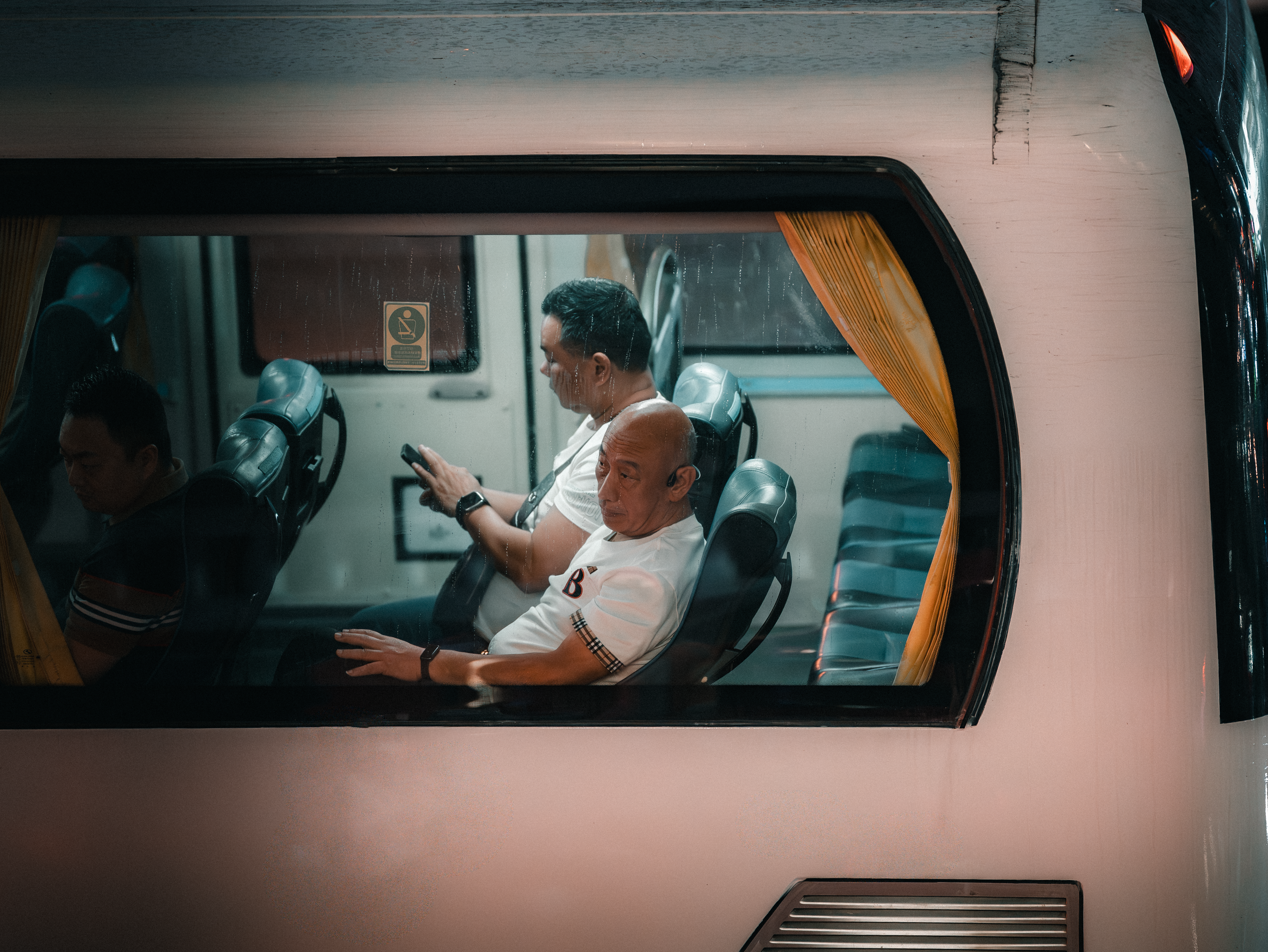 Travelling with a cautious person requires patience and the right city choice. Here is how to make it work without compromising the trip.