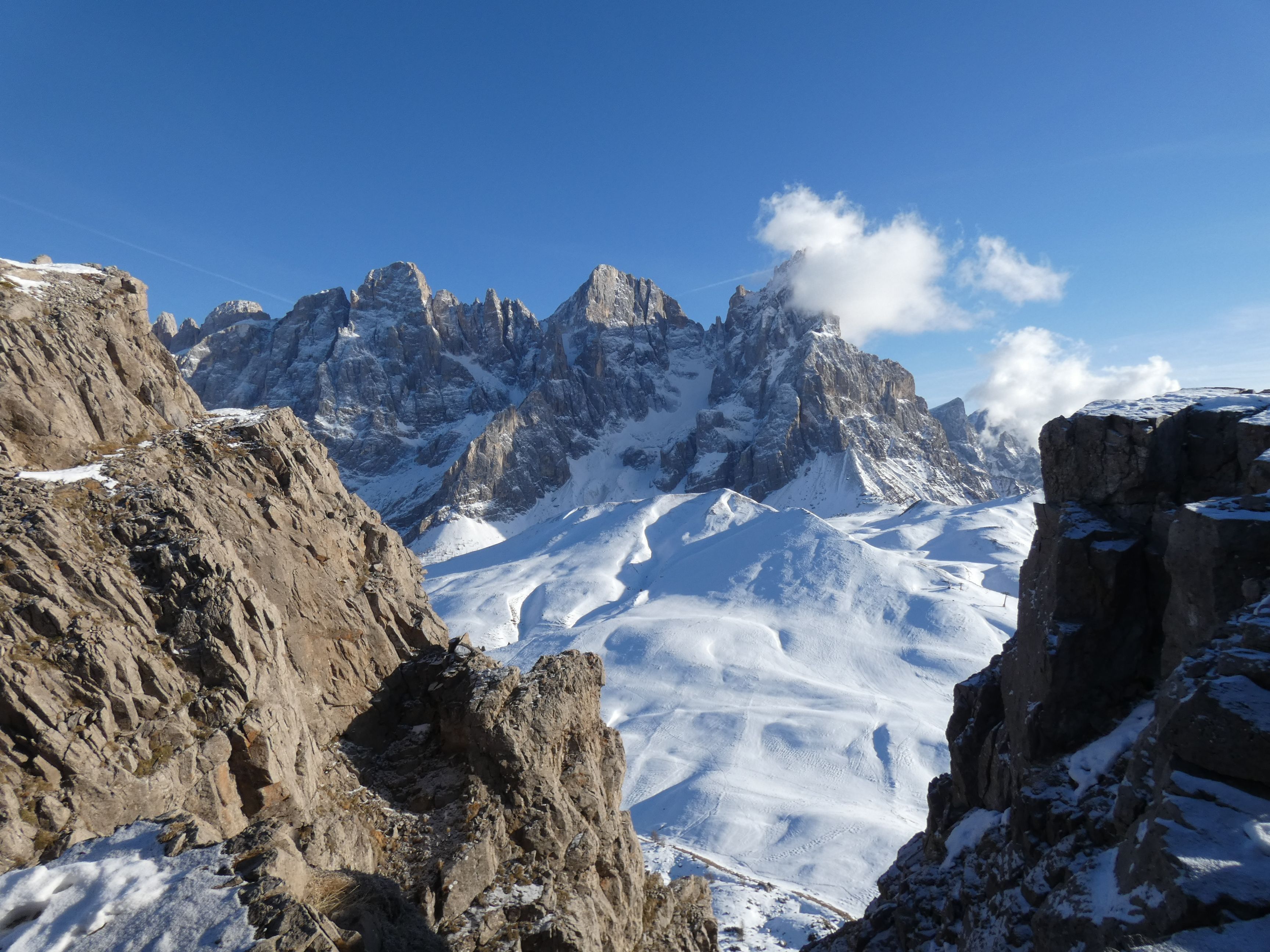 Stunning View of Snowy Mountain Peaks in Winter · Free Stock Photo
