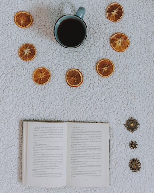 Fotobanka s bezplatnými fotkami na tému čaj, flatlay, kniha