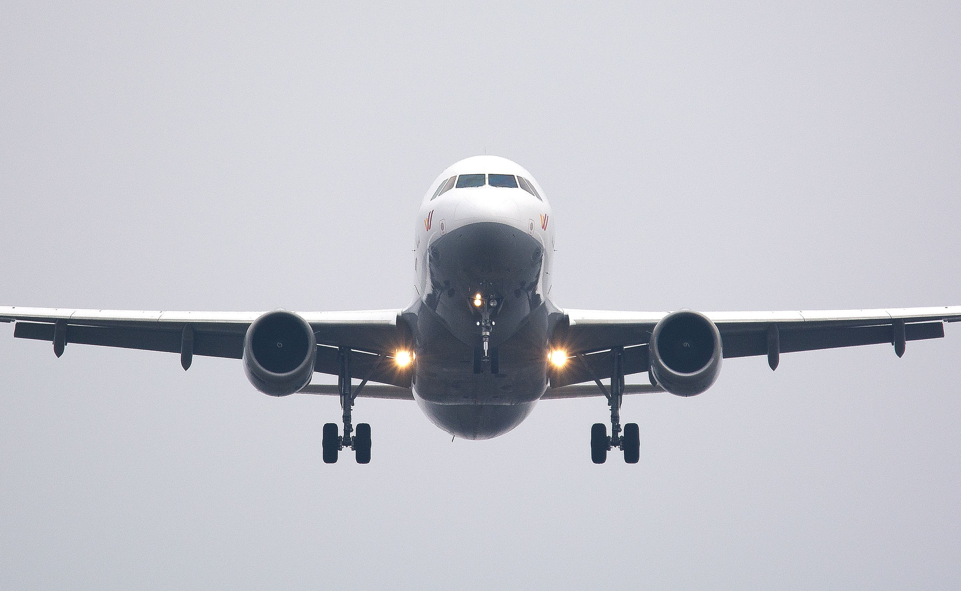 Como comprar passagem aérea barata: 12 estratégias que realmente funcionam em 2025