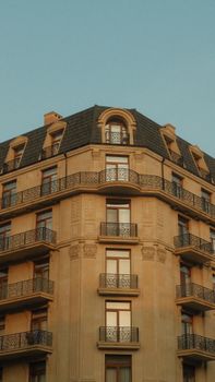 Capture of an elegant historic building facade in Baku against a clear sky.