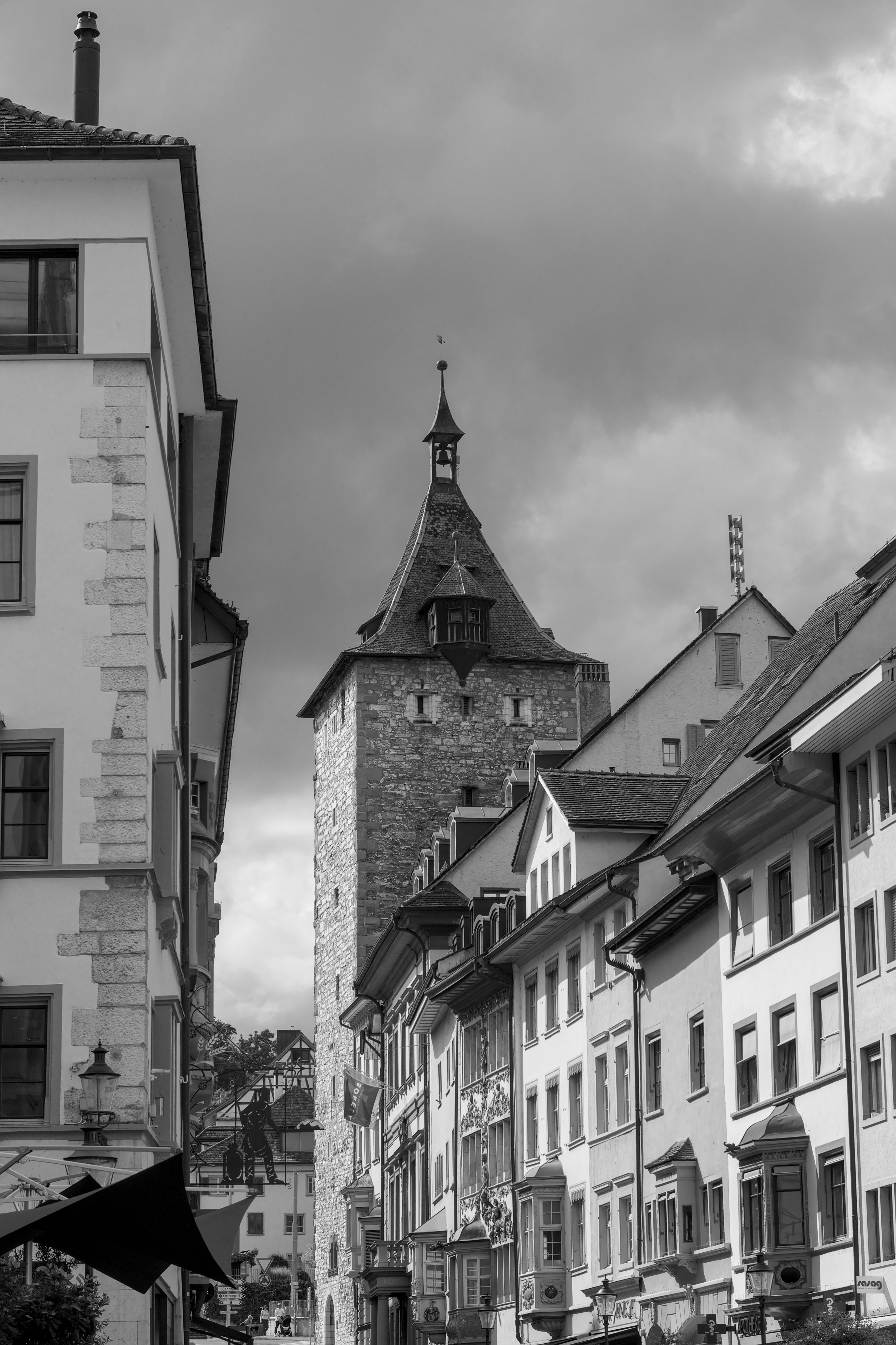 Historic European Street Scene with Tower · Free Stock Photo