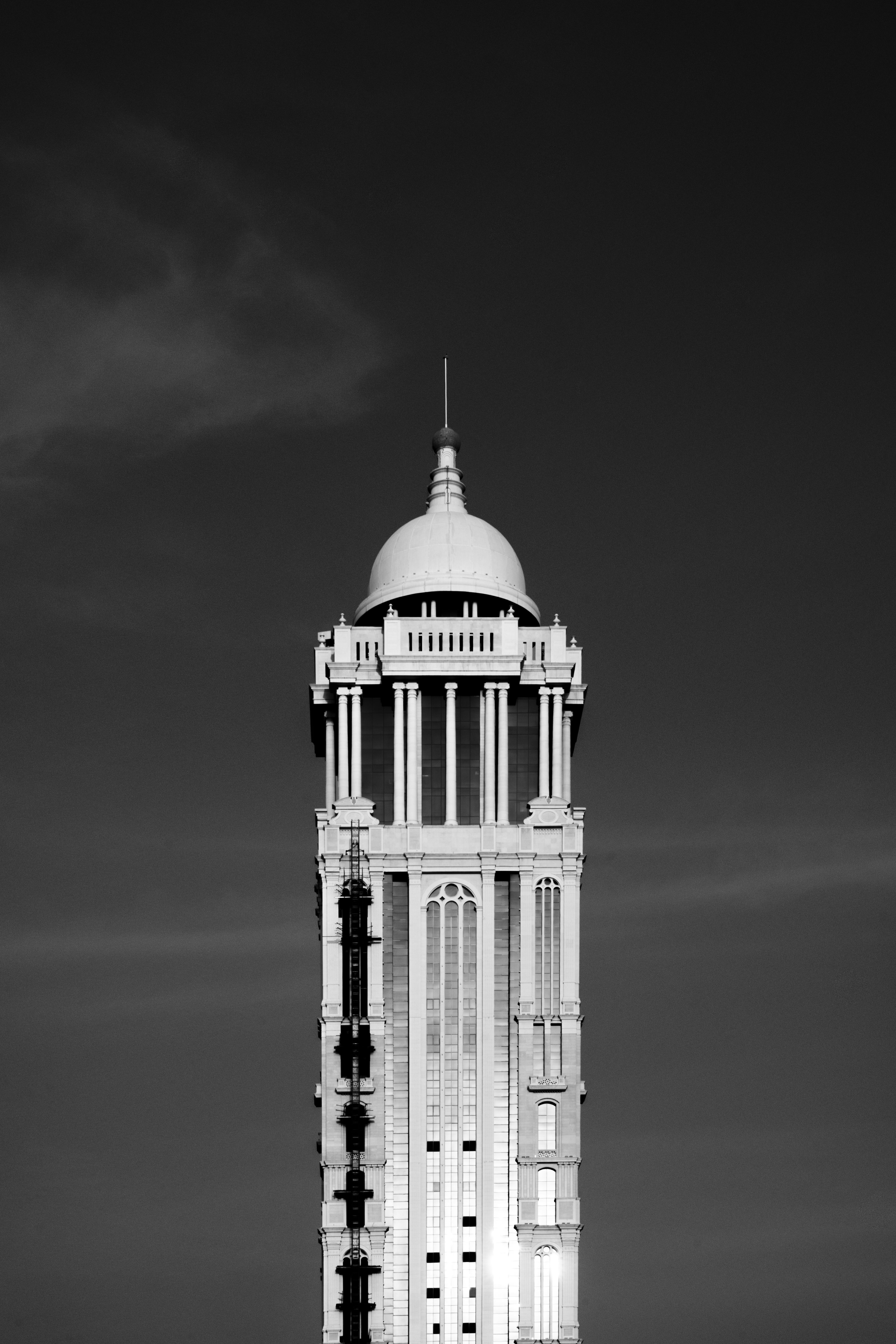 Dramatic Black and White Tower Architecture · Free Stock Photo