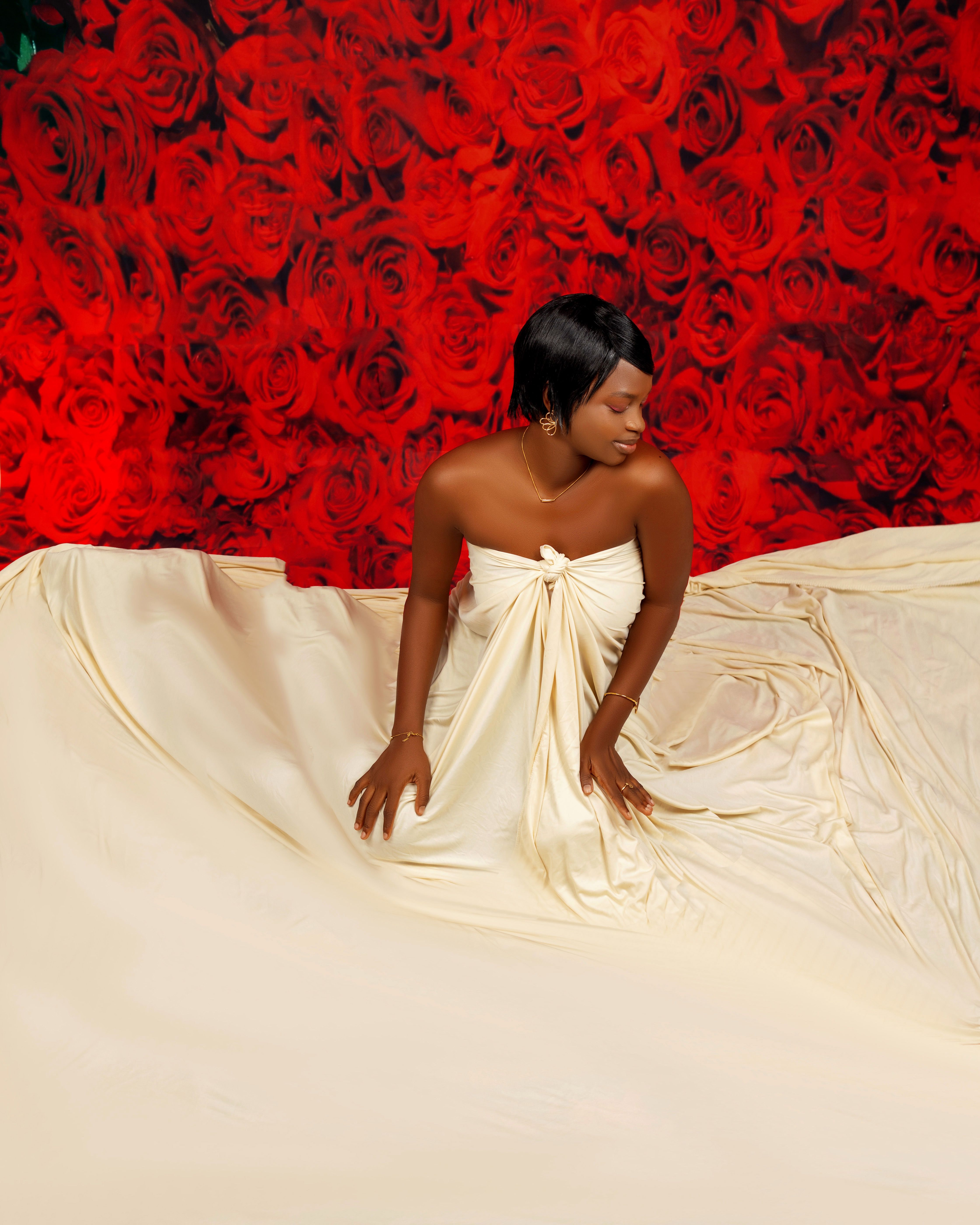 [ColoSach]-portrait-of-an-elegant-woman-in-a-flowing-gown-against-a-red-rose-backdrop.