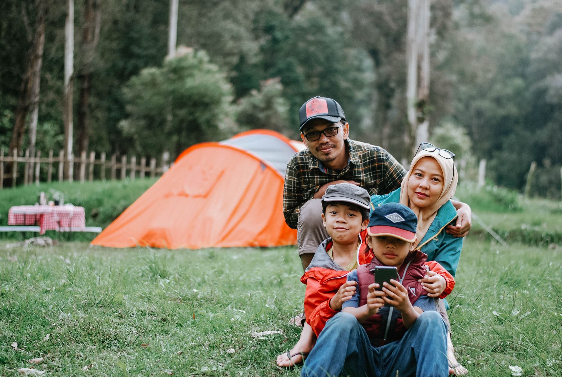 How the Johnson Family Saved $450 and Stayed Connected on Their European Adventure with Saily eSIM