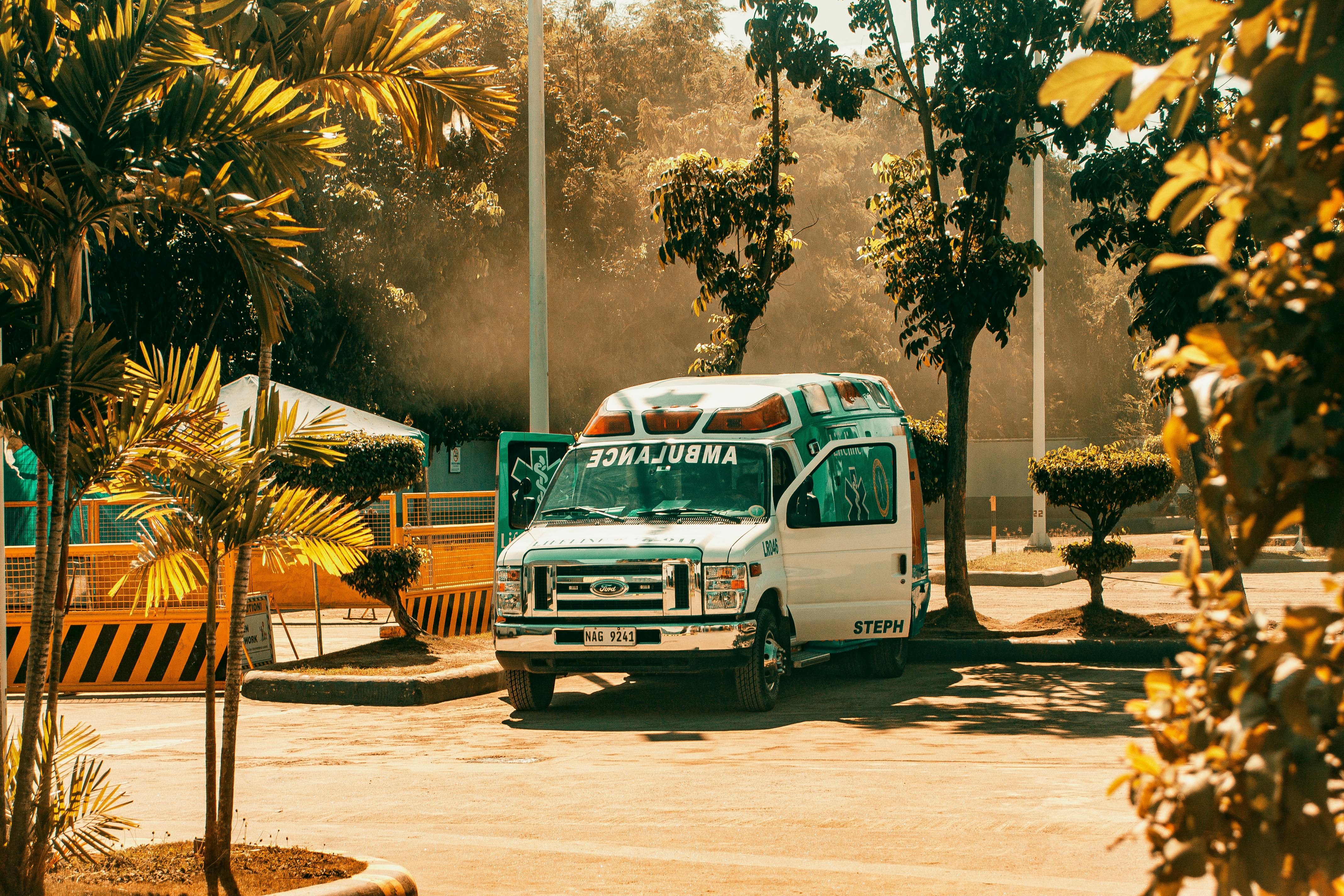 An ambulance in a parking lot. | Photo: Pexels