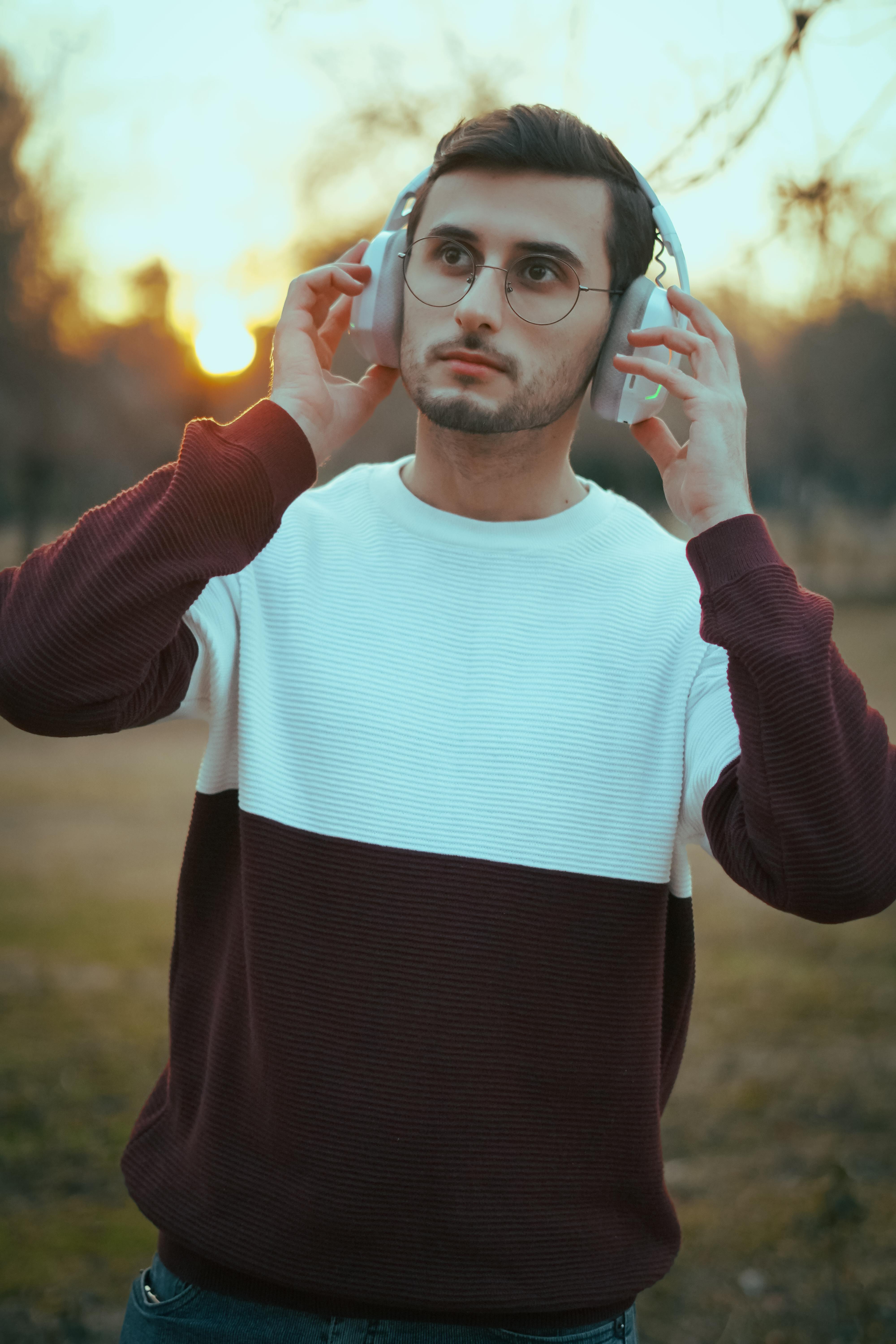 Kostnadsfria Kostnadsfri bild av 50mm-lins, ansikte porträtt, avslappnad mode Stock foto