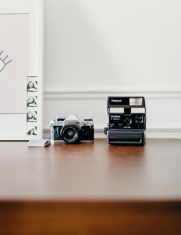 Безкоштовне стокове фото на тему «Polaroid, аналогова камера, електроніка»