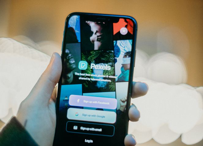 Online dating: starting a conversation on a niche platform