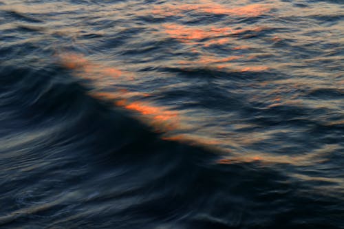 dalga, dalgalar, gün batımı içeren Ücretsiz stok fotoğraf