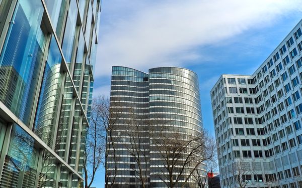 Top-Tier Offices Drive Washington Leasing as Broader Market Stays Under Pressure