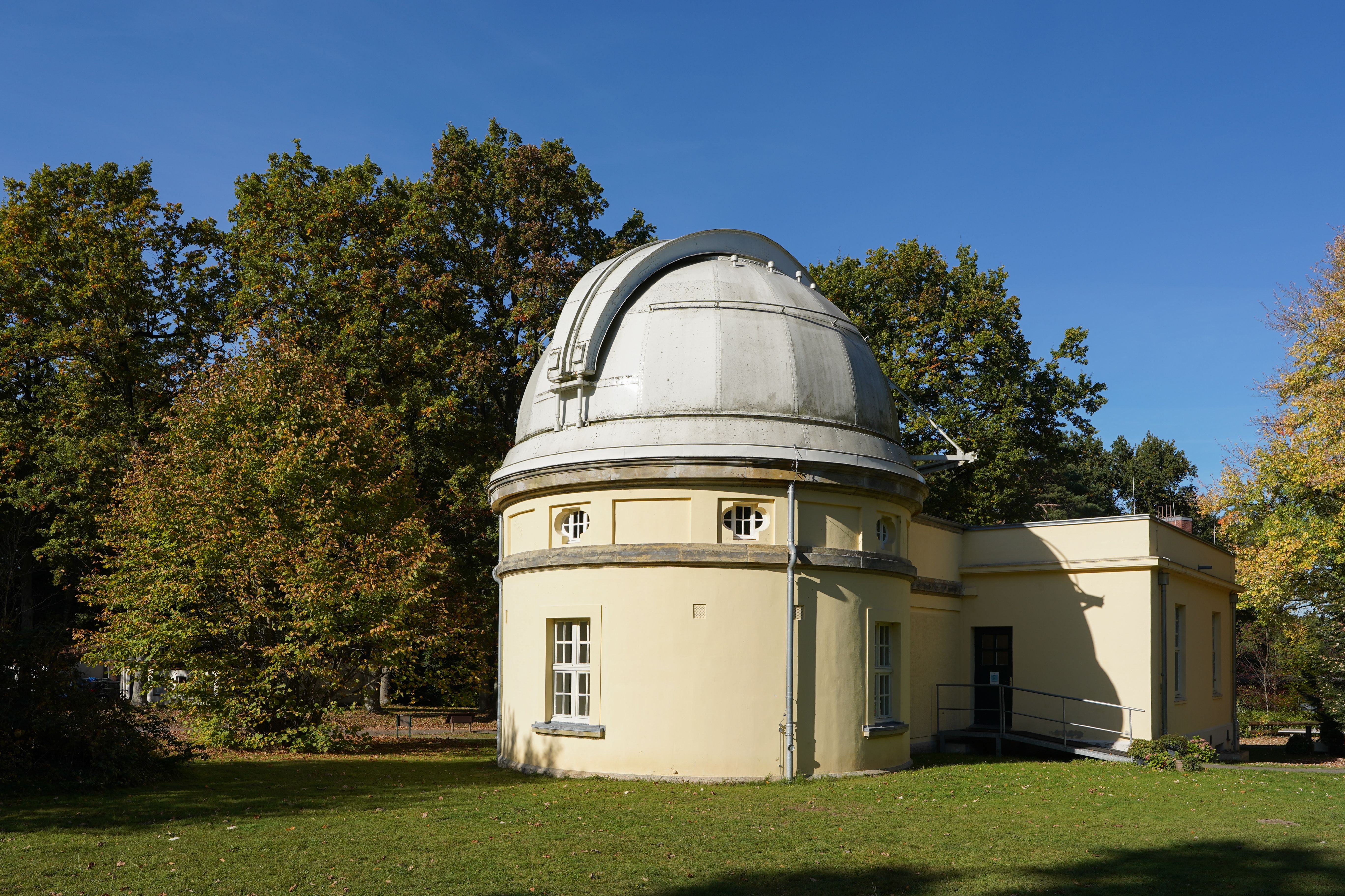 Hamburger Sternwarte (Hamburg Observatory)