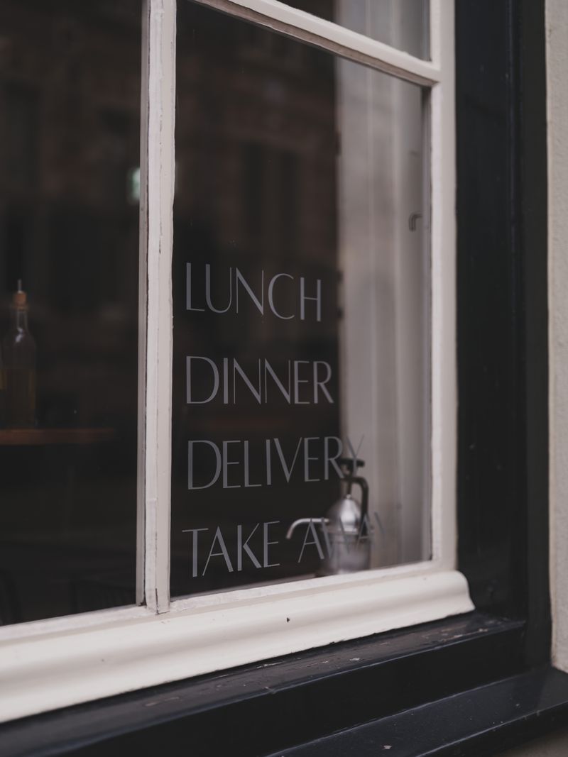 Restaurants & Cafés