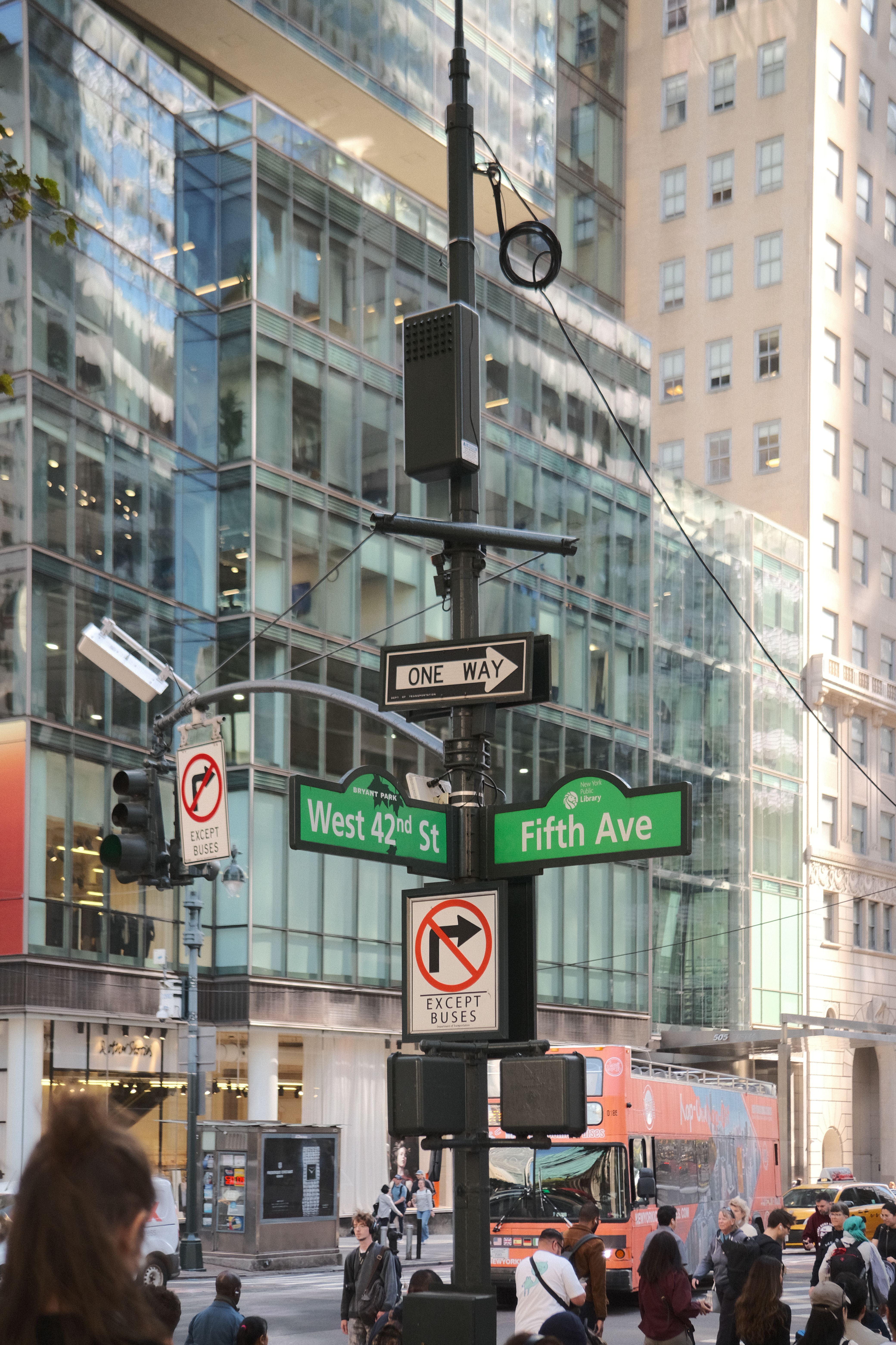 Iconic New York Intersection at Fifth Avenue · Free Stock Photo