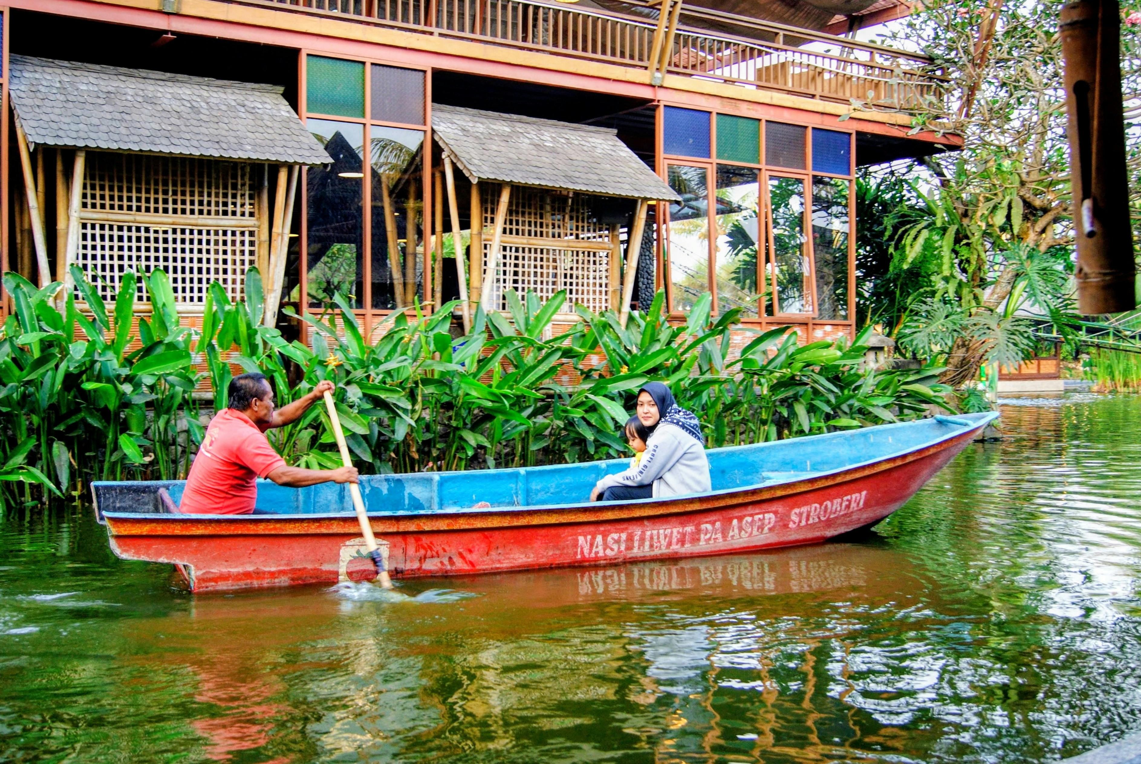 Free boat rides, health camps mark Women’s Day fete — Photo by Ruyat Supriazi on Pexels