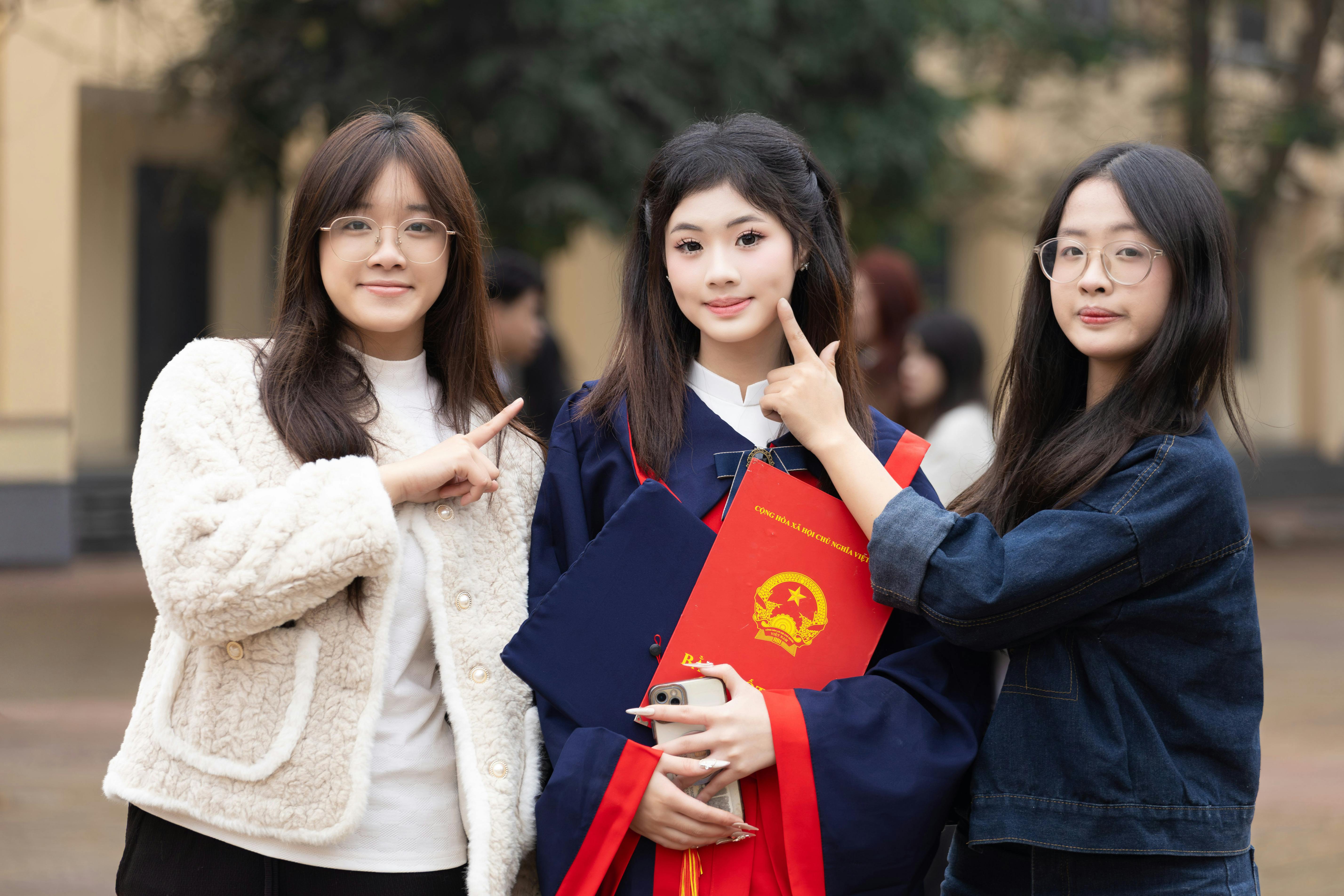 online degrees certificates online college certificates — Photo by Hồng Quang Official on Pexels